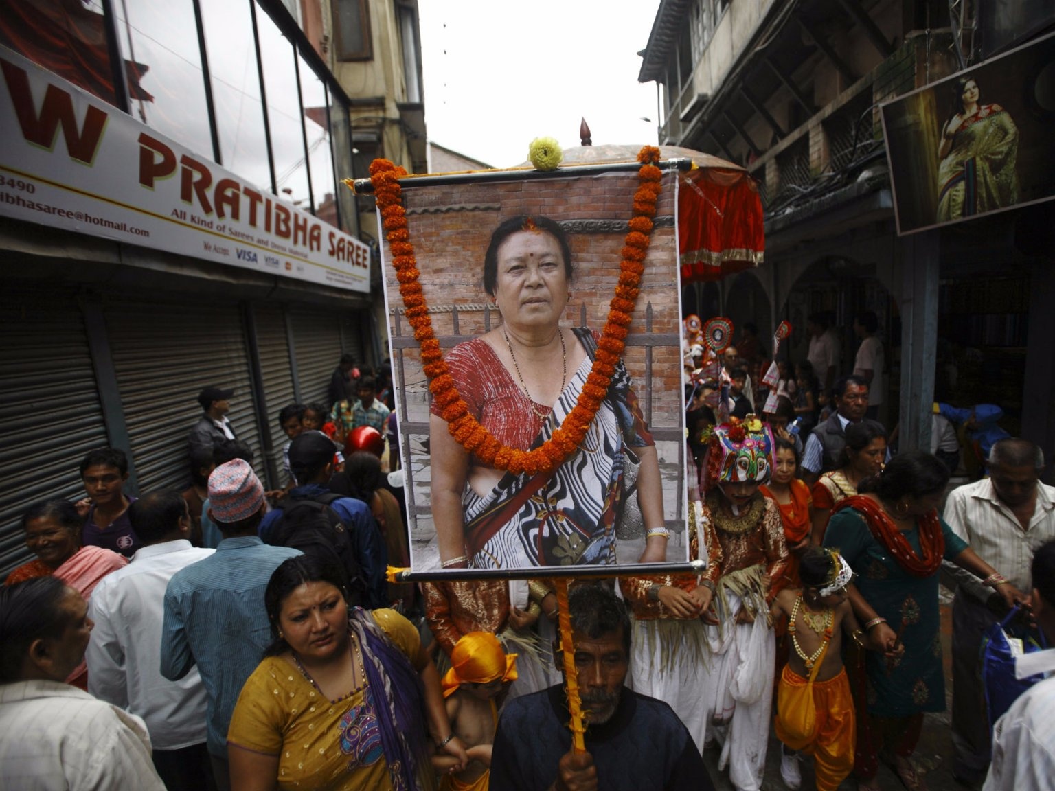 Le hoi tuong nho cac linh hon tren toan the gioi anh 5