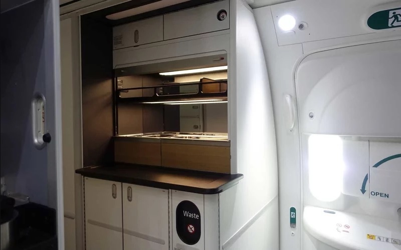 kham pha may bay thuc hien chuyen bay dai nhat the gioi anh 8