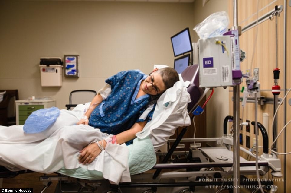 me mac ung thu sinh con anh 2