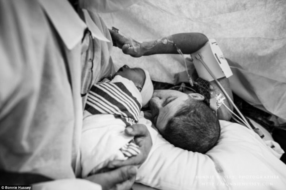 me mac ung thu sinh con anh 7