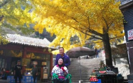 Chong cong vo 8 tieng thuc hien uoc nguyen len dinh nui hon 1.500 m hinh anh