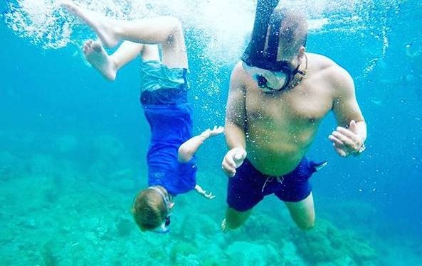 cap vo chong ban nha di du lich anh 7