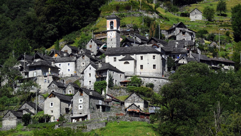 ngoi lang duoc chuyen thanh khach san anh 2