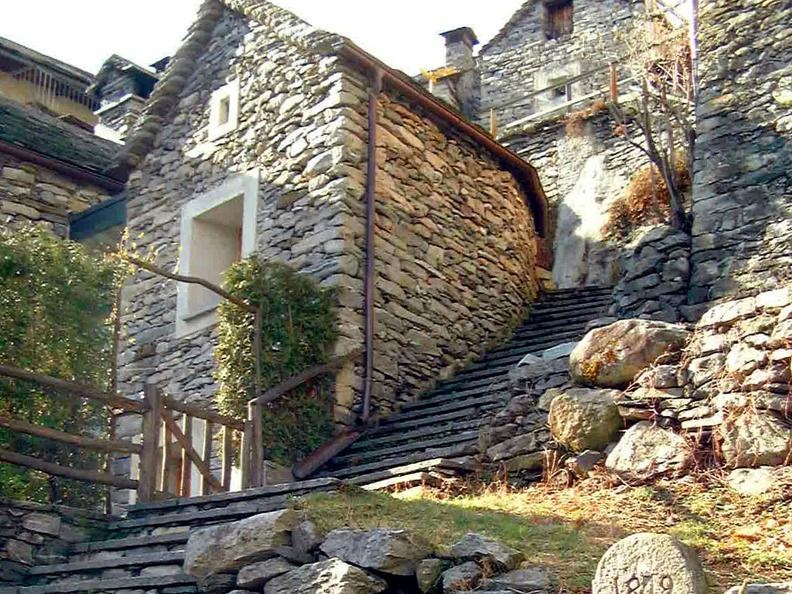 ngoi lang duoc chuyen thanh khach san anh 3