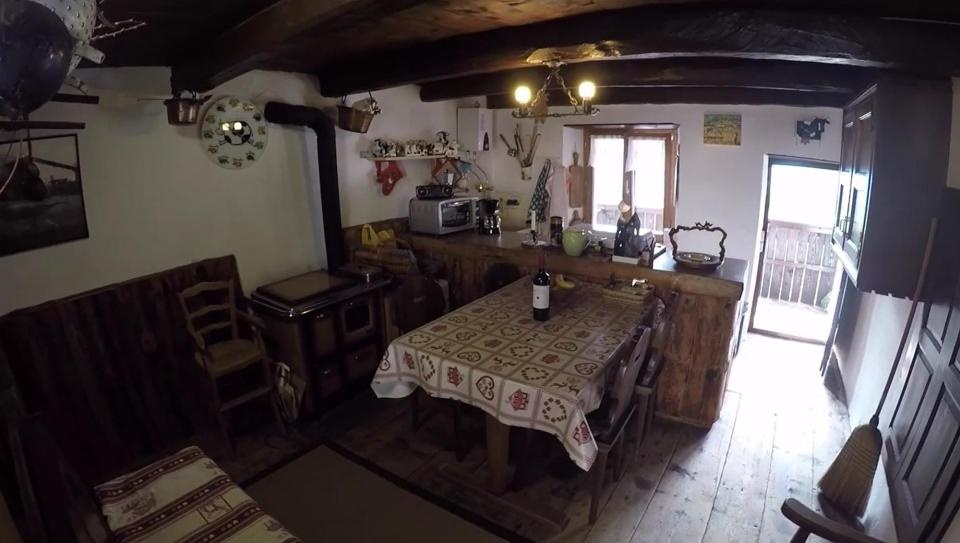 ngoi lang duoc chuyen thanh khach san anh 7