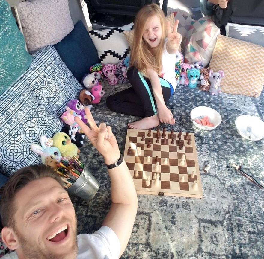 bo du lich cung 2 con gai anh 4