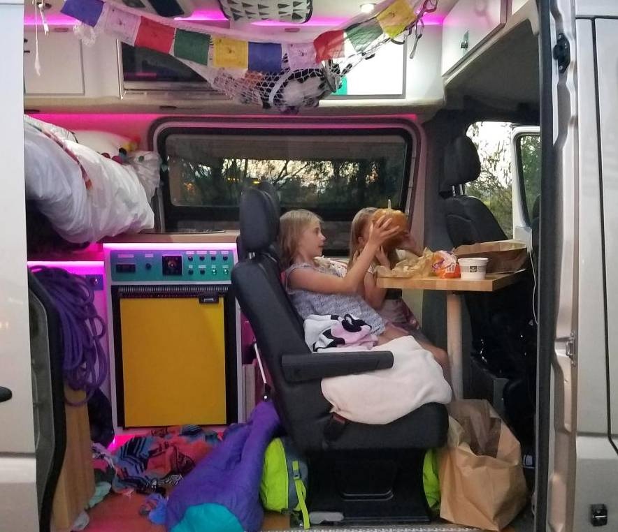 bo du lich cung 2 con gai anh 5