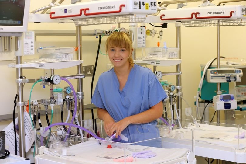 be gai sinh non anh 1