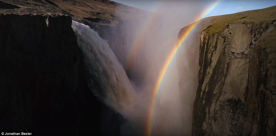 Ve dep ky ao cua Iceland nhin tu flycam anh 4