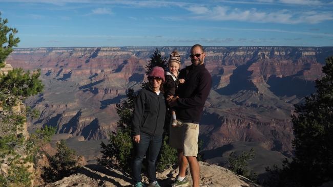 cặp vợ chồng đi du lịch thế giới ảnh 1 cap vo chong di du lich the gioi anh 1