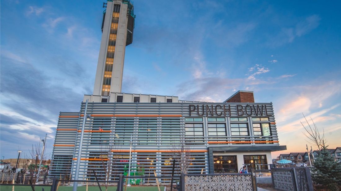 Nha hang duoc cai tao tu thap dieu khien khong luu bo hoang hinh anh