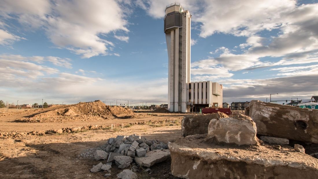 Nha hang duoc cai tao tu thap dieu khien khong luu anh 2