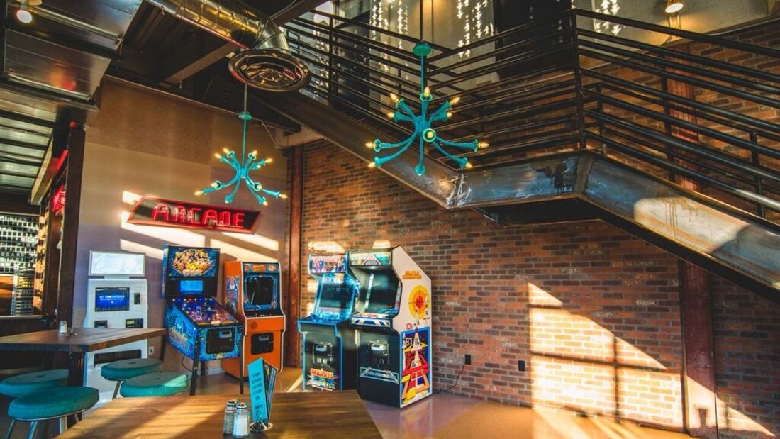 Nha hang duoc cai tao tu thap dieu khien khong luu anh 5