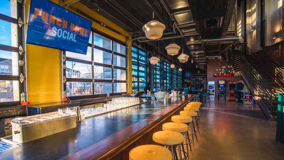 Nha hang duoc cai tao tu thap dieu khien khong luu anh 8