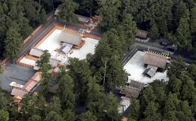 Ngoi den linh thieng nhat Nhat Ban 20 nam xay lai mot lan anh 5