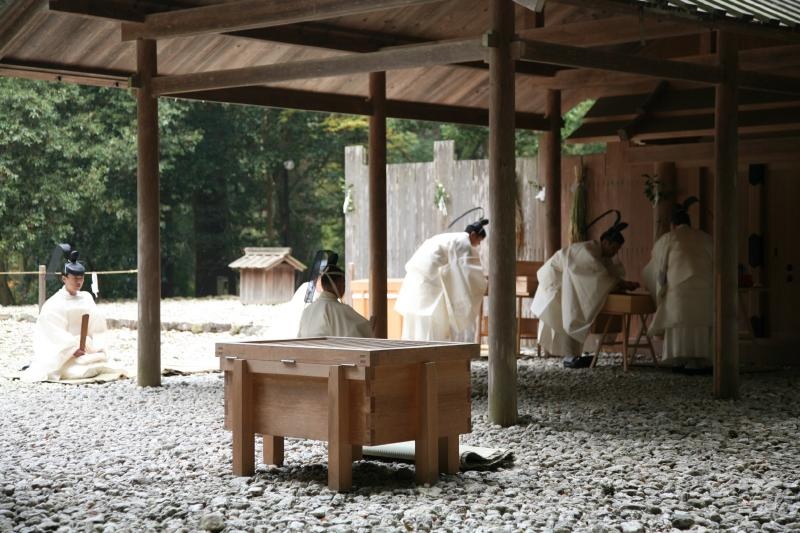 Ngoi den linh thieng nhat Nhat Ban 20 nam xay lai mot lan anh 11