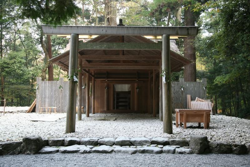 Ngoi den linh thieng nhat Nhat Ban 20 nam xay lai mot lan anh 3