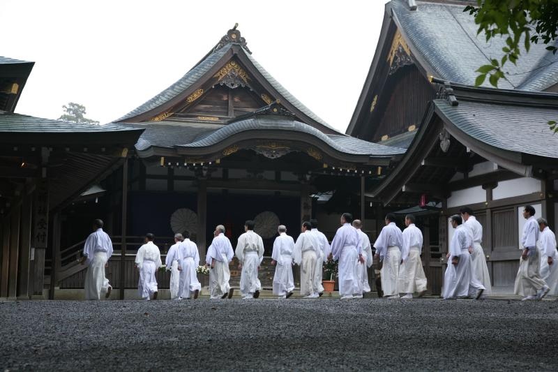 Ngoi den linh thieng nhat Nhat Ban 20 nam xay lai mot lan anh 9