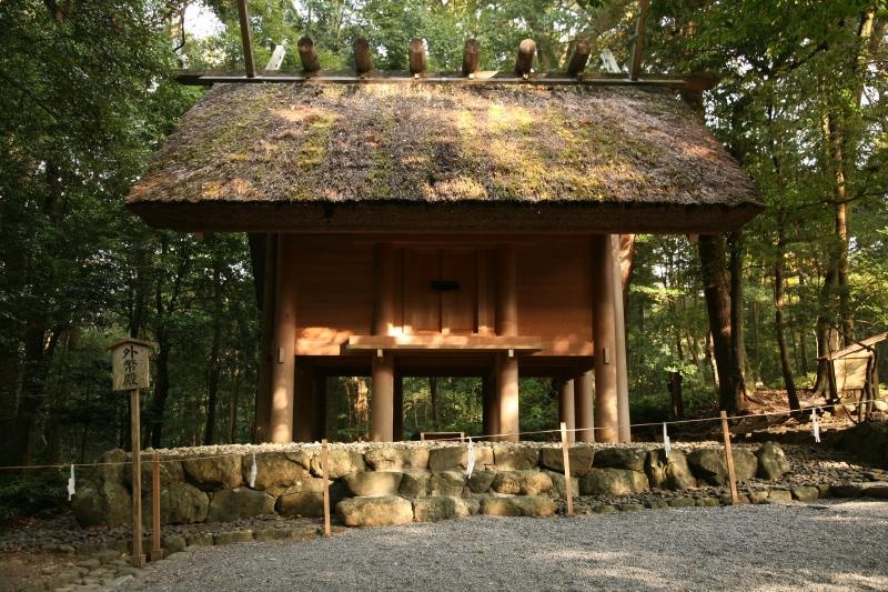 Ngoi den linh thieng nhat Nhat Ban 20 nam xay lai mot lan anh 10