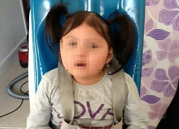 Be gai 14 tuoi chua day thi vi mac benh hiem hinh anh