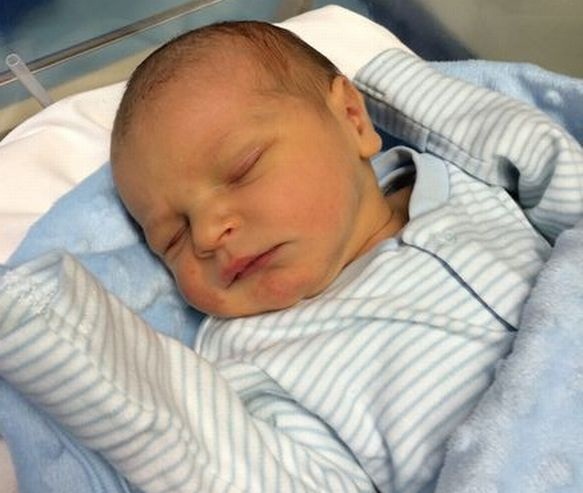 Nguoi phu nu biet tin co thai truoc khi sinh 45 phut hinh anh