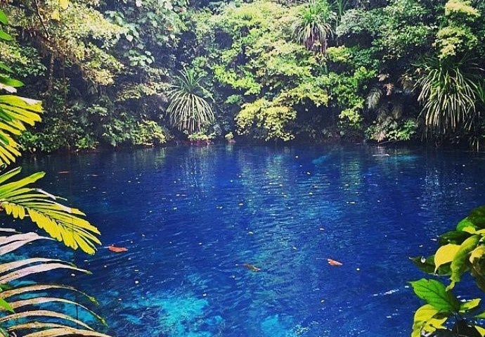 Dòng sông màu xanh ngọc lam tự nhiên ở Indonesia ảnh 2 Dong song mau xanh ngoc lam tu nhien o Indonesia anh 2