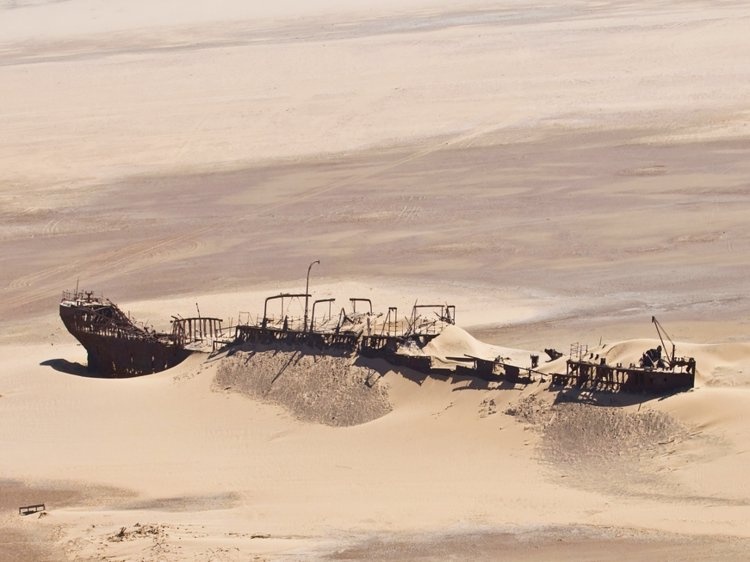 Nhung con tau dam noi tieng ma ban co the ghe tham anh 10