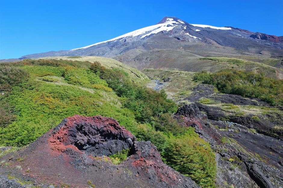 Nui lua dang hoat dong ma du khach co the ghe tham anh 11