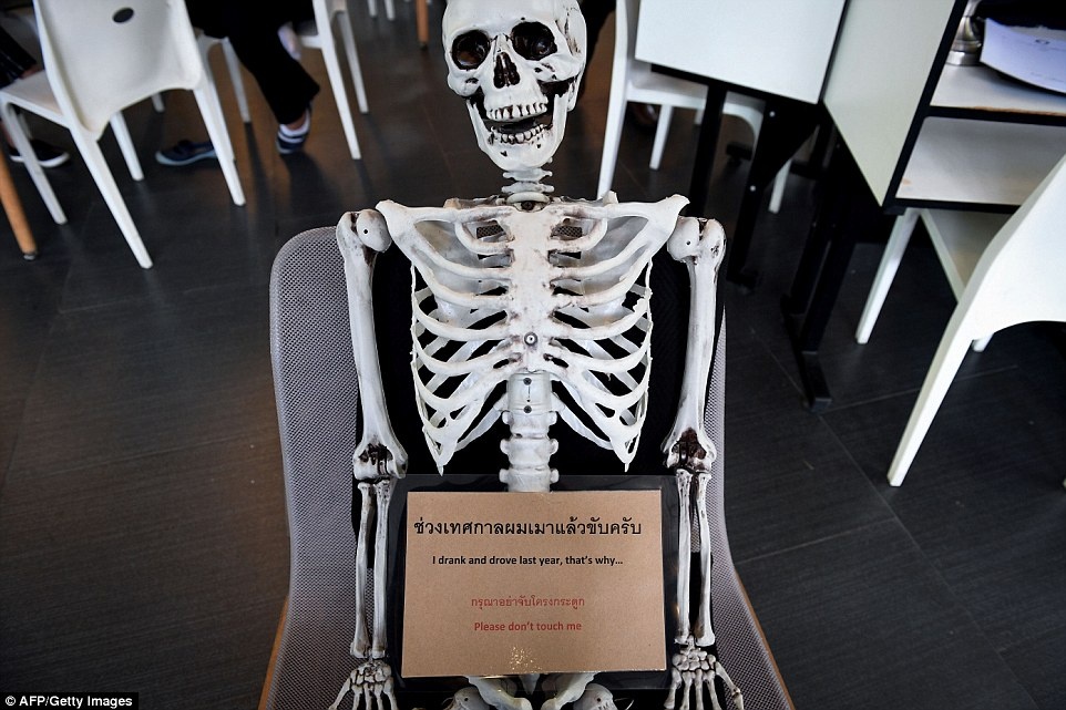 Quan ca phe 'cam nhan ve cai chet' o Thai Lan anh 10