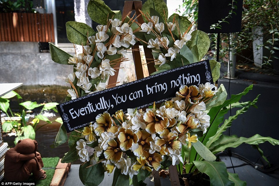 Quan ca phe 'cam nhan ve cai chet' o Thai Lan anh 9