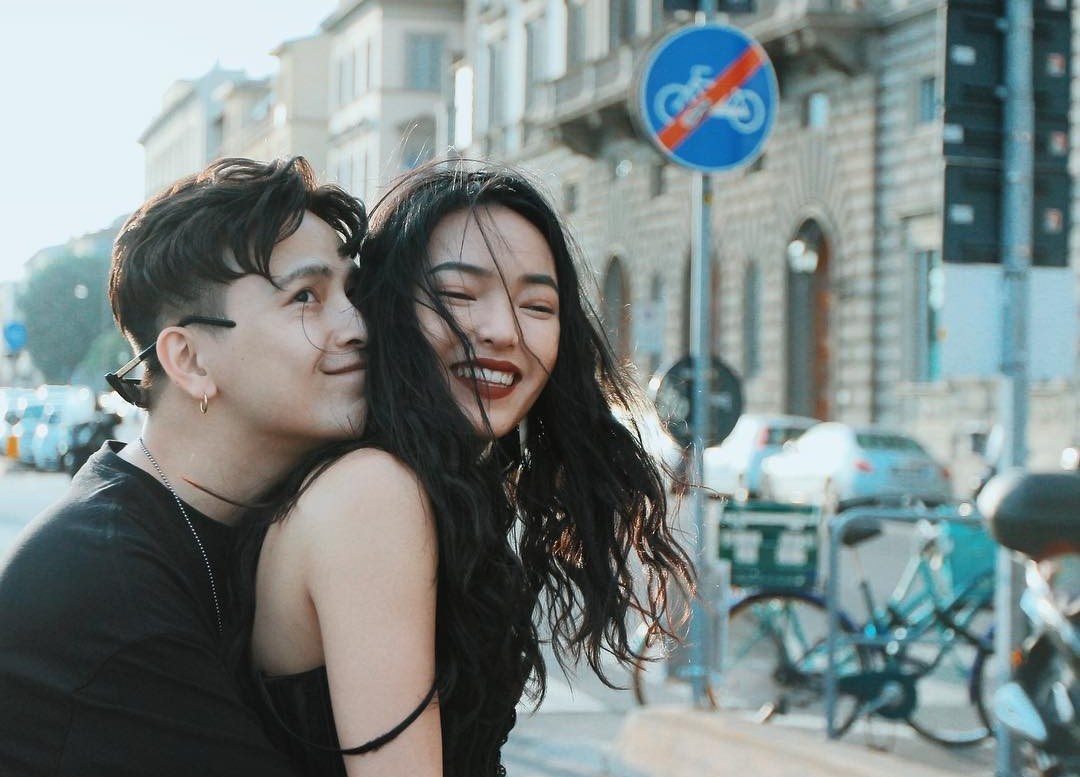 Nhung chuyen xuat ngoai tinh tu cua Chau Bui - Decao hinh anh