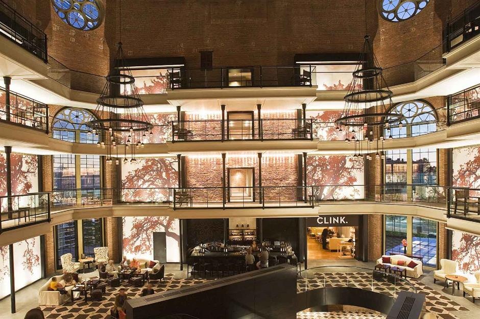 Khach san duoc cai tao tu cac nha tu cu anh 9