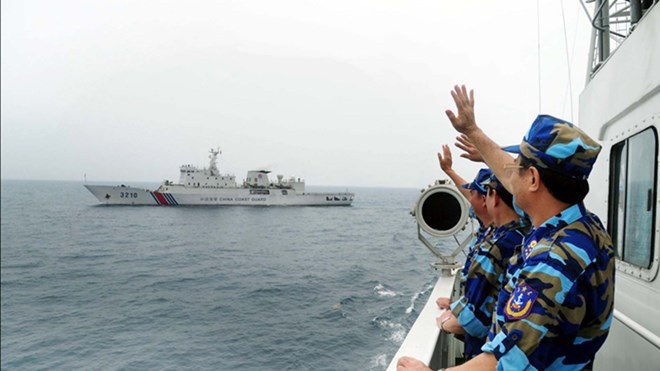 Trung Quoc voi quen nhung cai bat tay nong am hinh anh