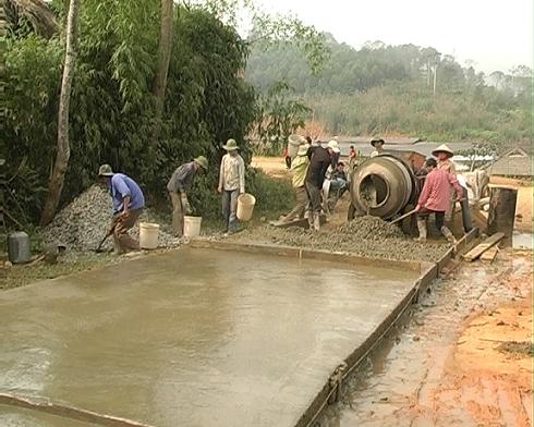 Chu tich xa 'ep dan ban cho lam duong' bi cach chuc hinh anh