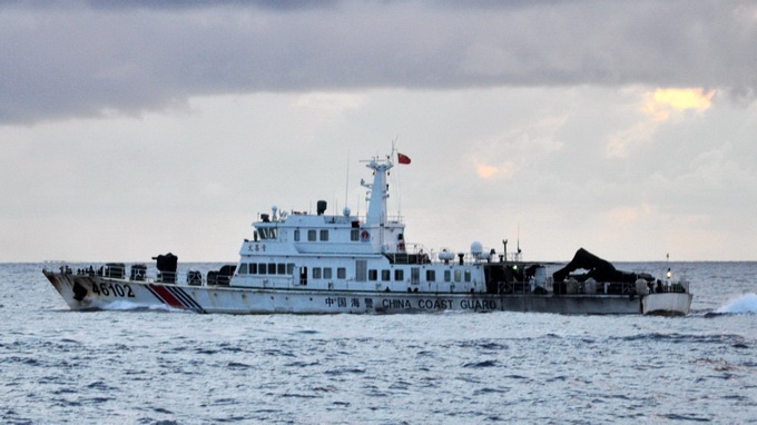 Tau Trung Quoc da di chuyen theo gian khoan ve Hai Nam hinh anh