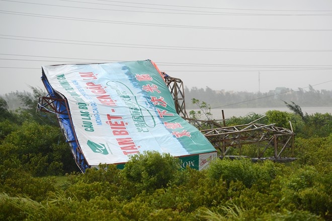 Bao Than Sam suy yeu thanh ap thap nhiet doi hinh anh