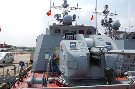 Hai doi tau chien luyen tap san sang chien dau hinh anh