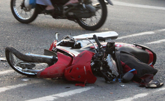 Hai hieu truong bi tai nan giao thong, mot nguoi tu vong hinh anh