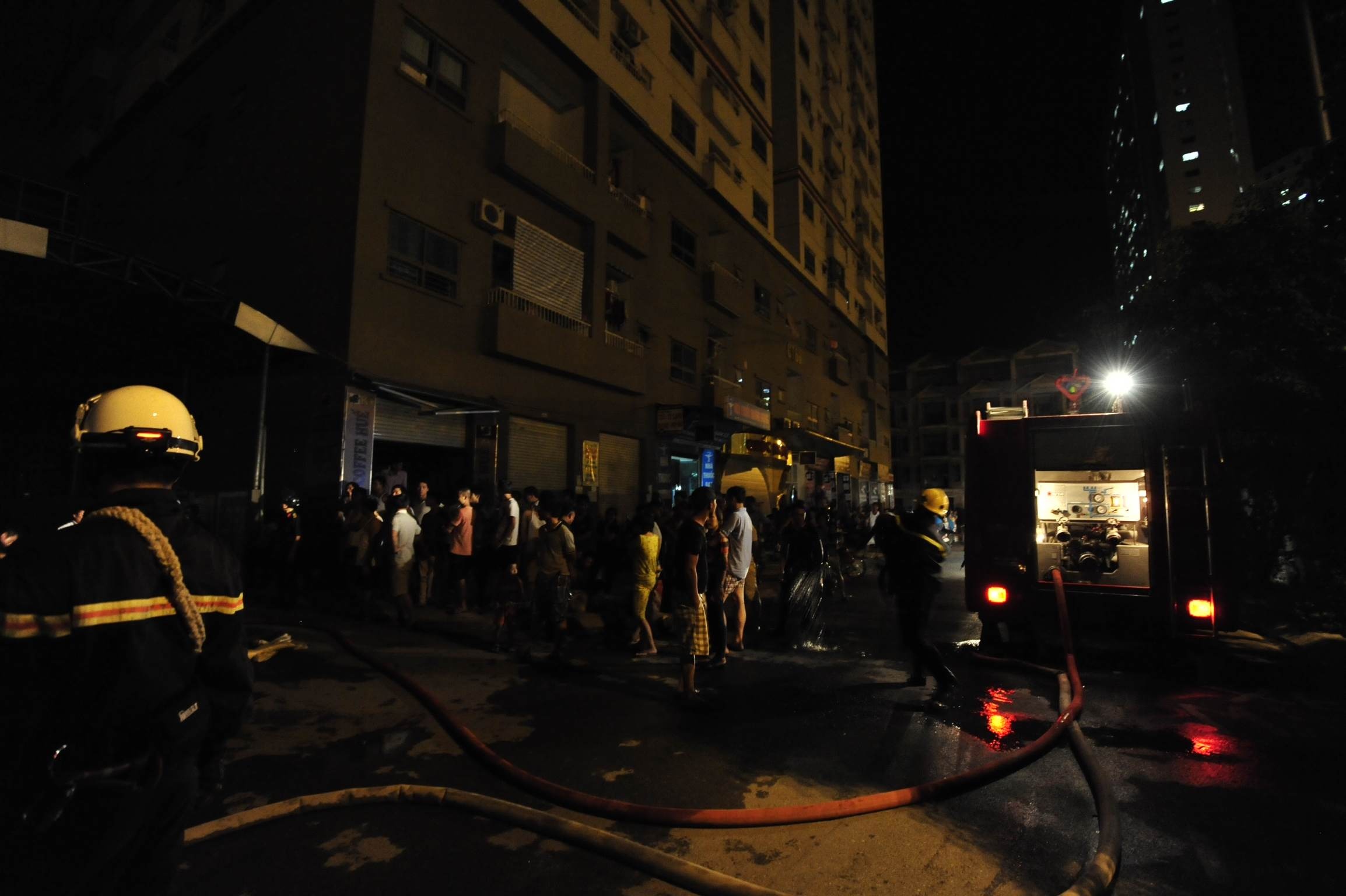 Chung cư CT6 Xa La chìm trong bóng tối