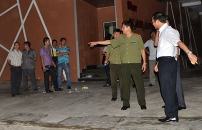 Cong an vay kin hien truong 6 nguoi chet tai quan karaoke hinh anh