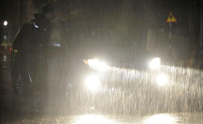 Bao Kalmaegi do bo, mua lon bao trum mien Bac hinh anh