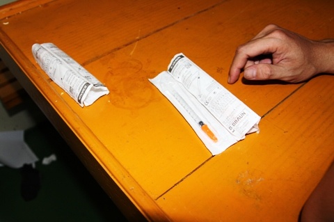 Kim tiêm tìm thấy trên tàu, được cho là của cướp biển để lại.