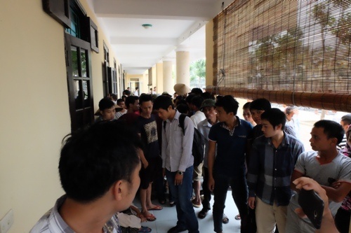 Cha ngat xiu khi biet con gai chet bat thuong o benh vien hinh anh