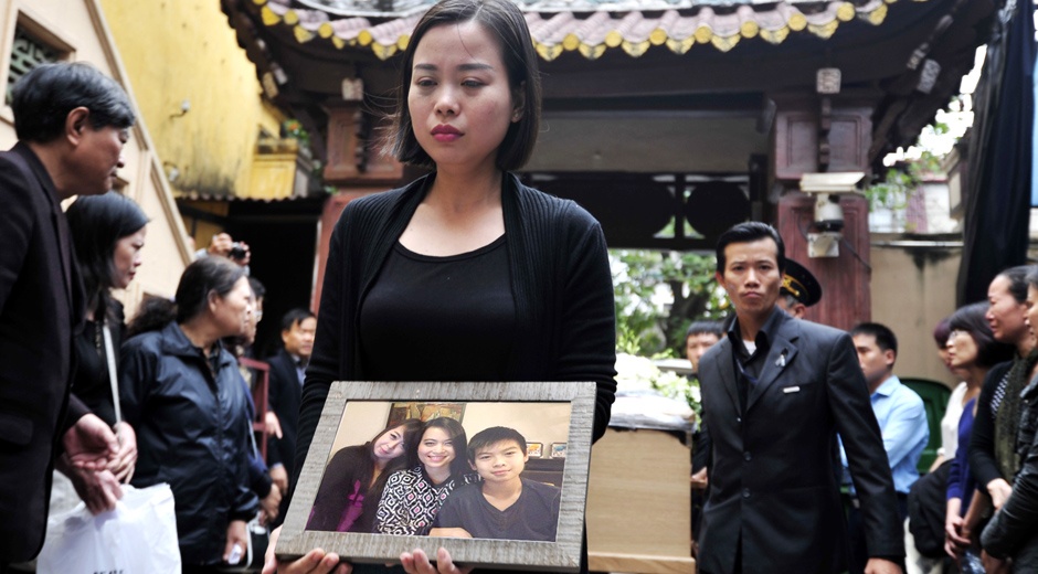 Cuoc doan tu khong mong cho cua nan nhan MH17 hinh anh