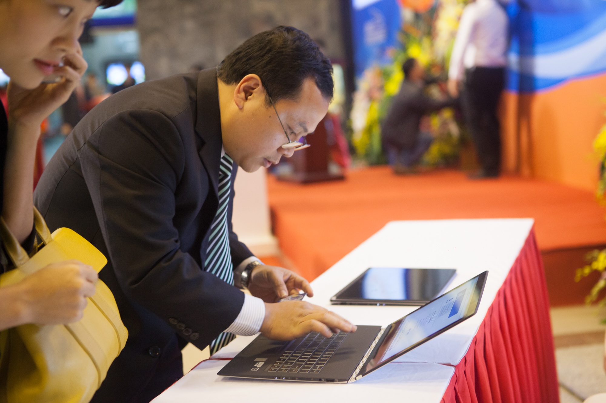 Ngay 1/12 bat dau ban ve tau Tet qua mang Internet hinh anh