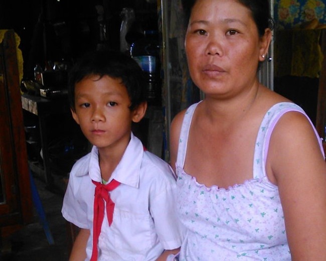 Bà Cẩm Vân, mẹ của “cô dâu nhí” kể về cuộc hôn nhân không mong muốn của cô con gái.