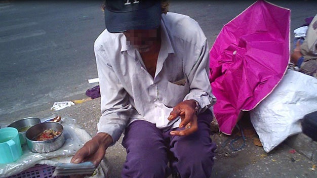 Bán giấy tờ tùy thân (CMND, cà vẹt, bằng lái xe) ở lề đường Hùng Vương (Q.5) và lề đường gần bến xe Quận 8, TP.HCM