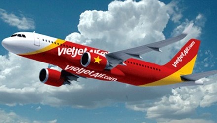 Hai may bay phai quay dau vi thoi tiet xau hinh anh