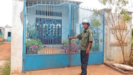 Co giao dung xich troi co con chong hinh anh