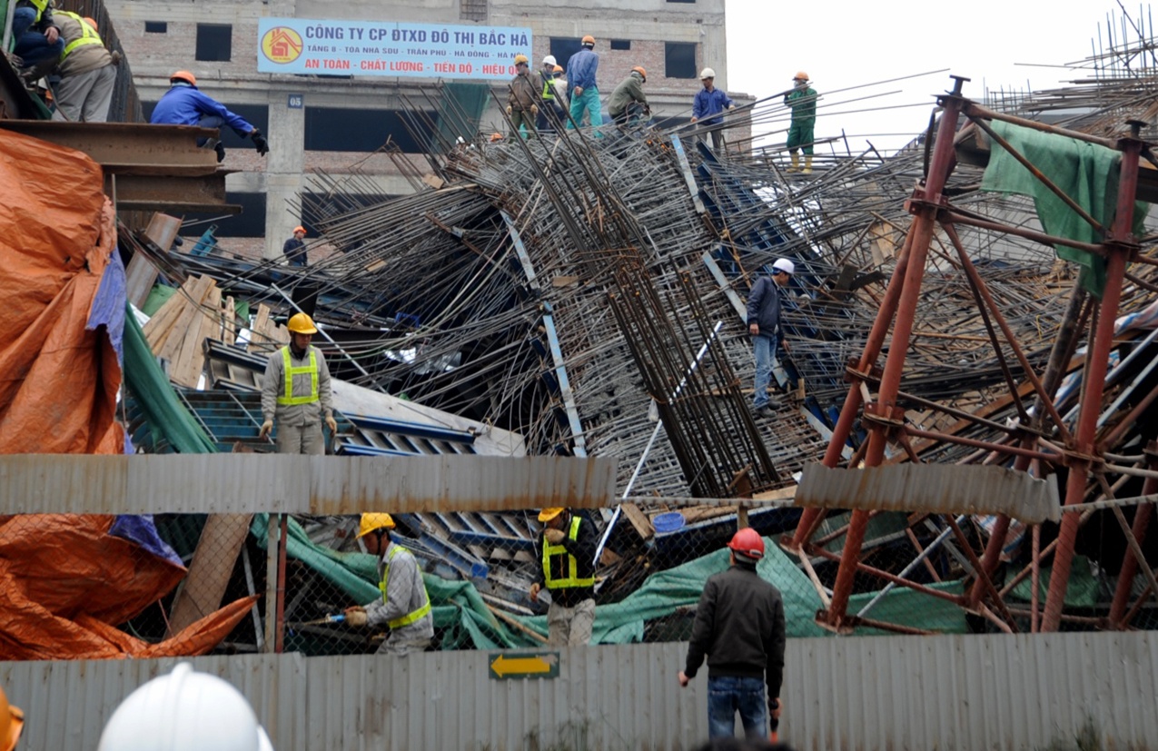 Dinh chi Pho tong giam doc du an vi su co sap gian giao hinh anh